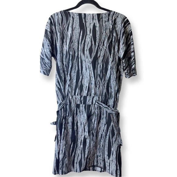 Walter Baker ‘Melanie’ Dress Abstract Tie Sash Pockets Black White Size M - Picture 2 of 5